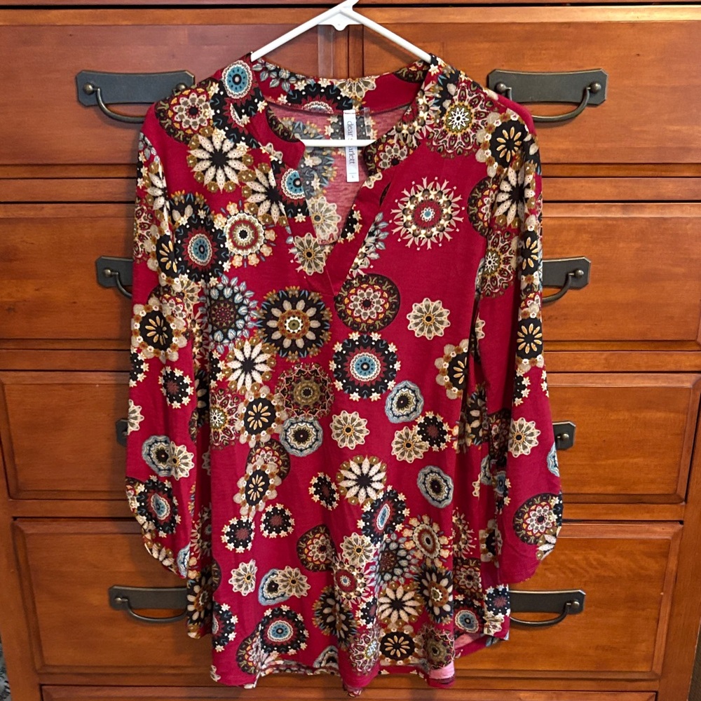 Dear Scarlett Red Floral Women's Blouse - Lizzie top - like new
